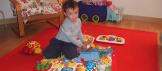 jouets eveil enfant accueilli